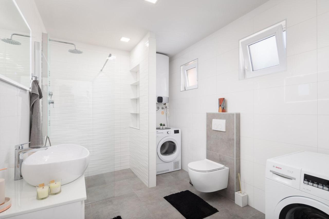 Solaris Holiday Home - Private Pool Stanici Екстериор снимка