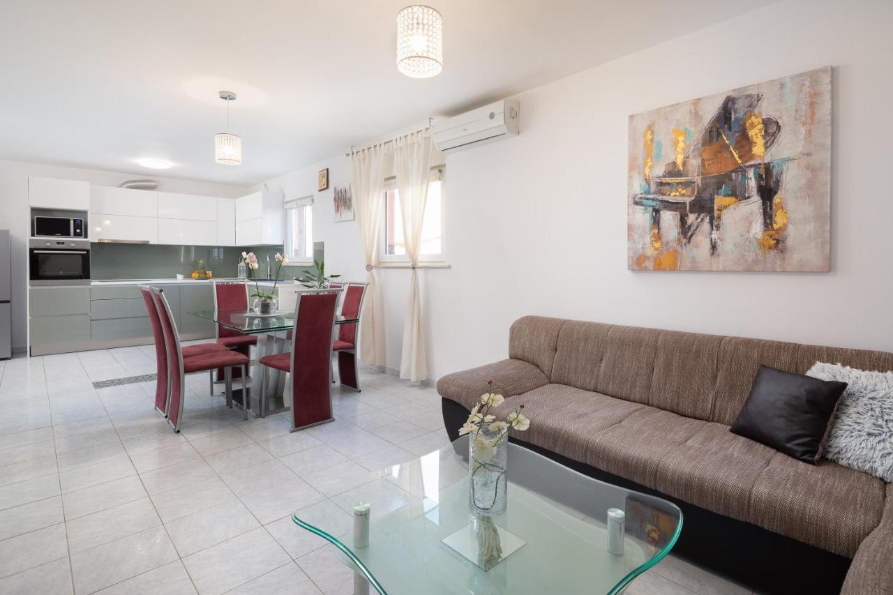 Solaris Holiday Home - Private Pool Stanici Екстериор снимка