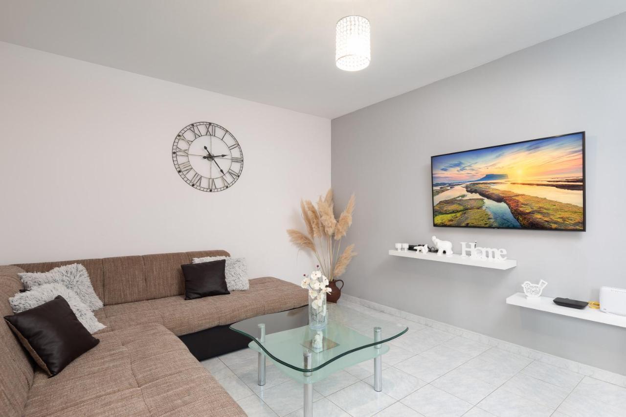 Solaris Holiday Home - Private Pool Stanici Екстериор снимка